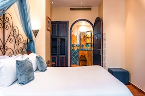 Deluxe Double Room | Minibar, in-room safe, desk, soundproofing