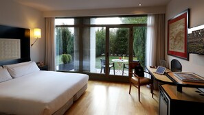 Minibar, in-room safe, desk, soundproofing