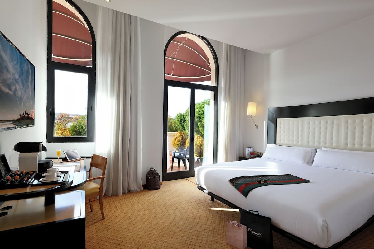 premium room (single) | 1 bedroom, minibar, in-room safe, desk