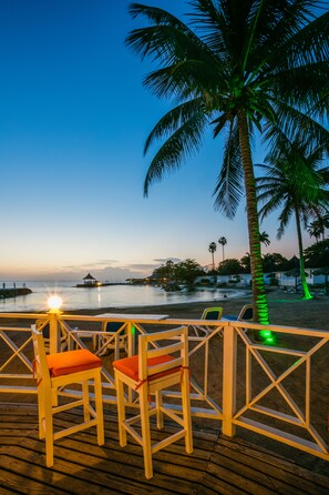 4 bars/lounges, 2 poolside bars, 2 beach bars