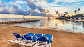 Private beach, white sand, sun loungers, beach towels