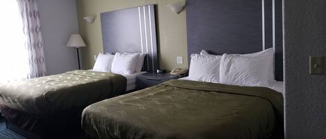 Zimmersafe, Bügeleisen/Bügelbrett, kostenloses WLAN, Bettwäsche