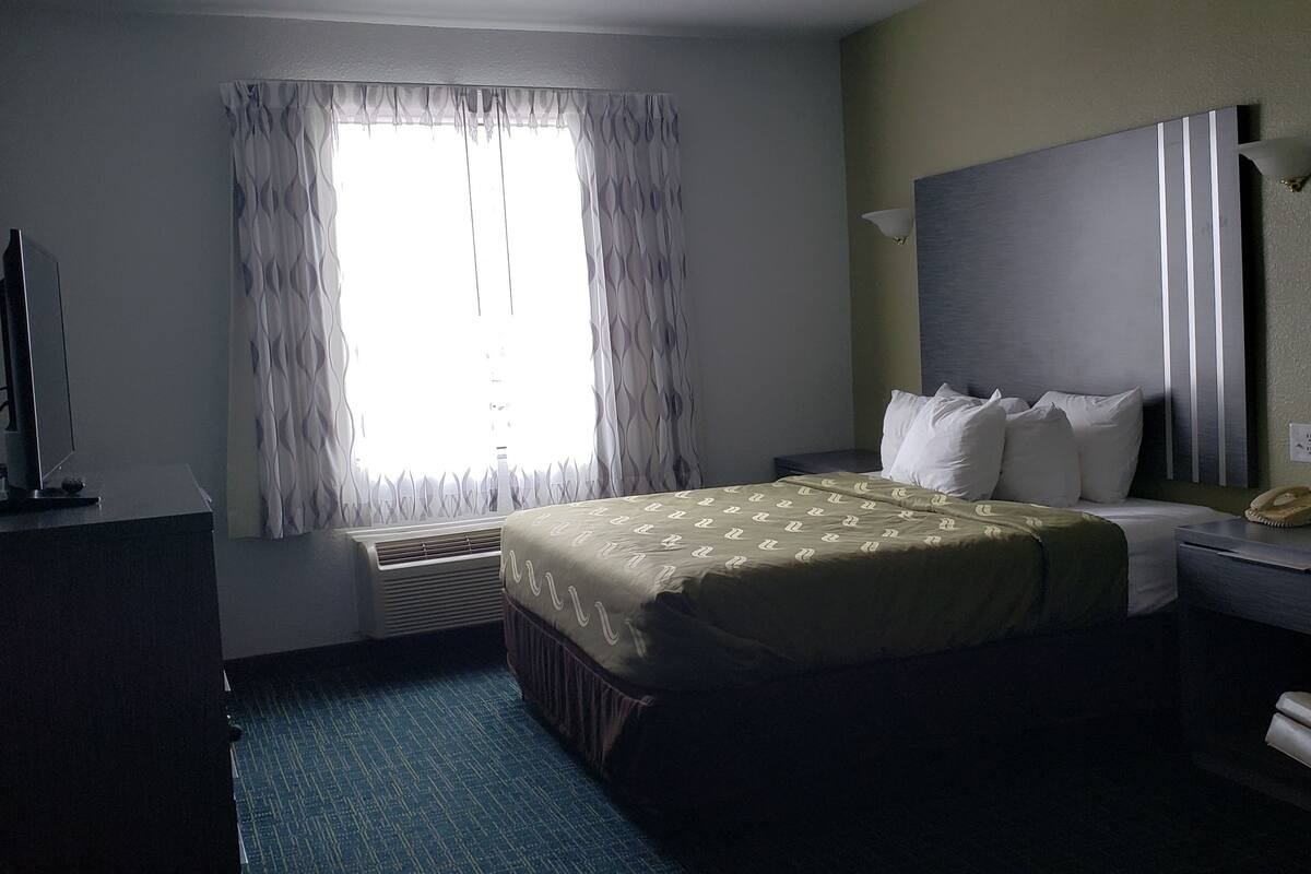 In-room safe, iron/ironing board, free WiFi, bed sheets