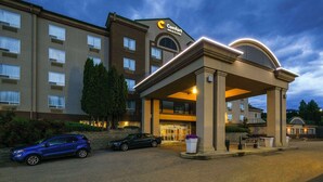 A Comfort Inn with a covered entrance, multiple floors, and a parking area.