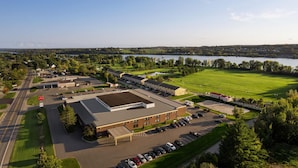 Exterior - Ramada by Wyndham Fredericton (Fredericton)