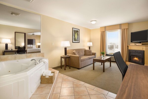Pillowtop beds, in-room safe, desk, blackout drapes