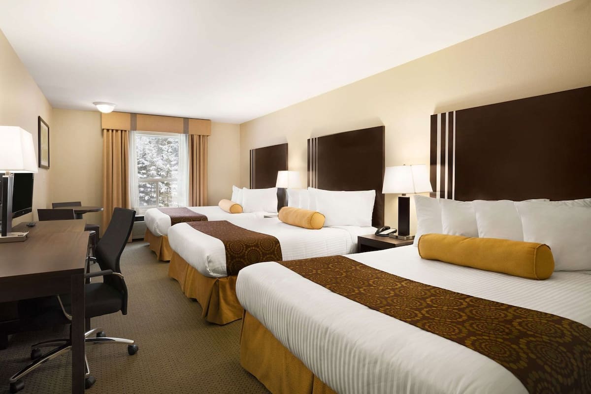 Pillowtop beds, in-room safe, desk, blackout drapes