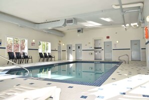 Indoor pool, sun loungers