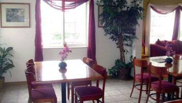 Inbegriffenes kontinentales Frühstück