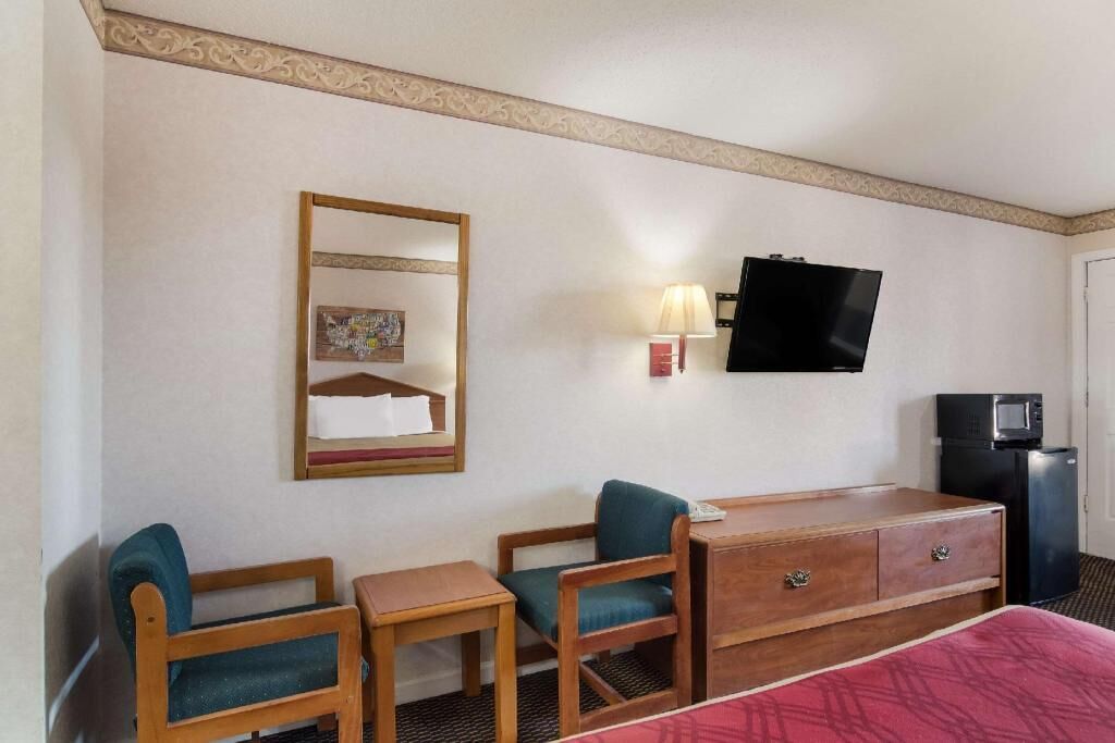 Free WiFi, bed sheets, alarm clocks