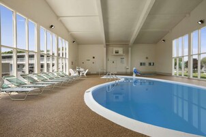 Indoor pool, sun loungers