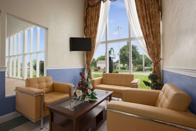 Days Inn by Wyndham West Yarmouth/Hyannis Cape Cod Area