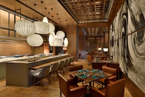 3 restaurants; breakfast, lunch, dinner, and brunch served - The Westin Mumbai Powai Lake (Mumbai)