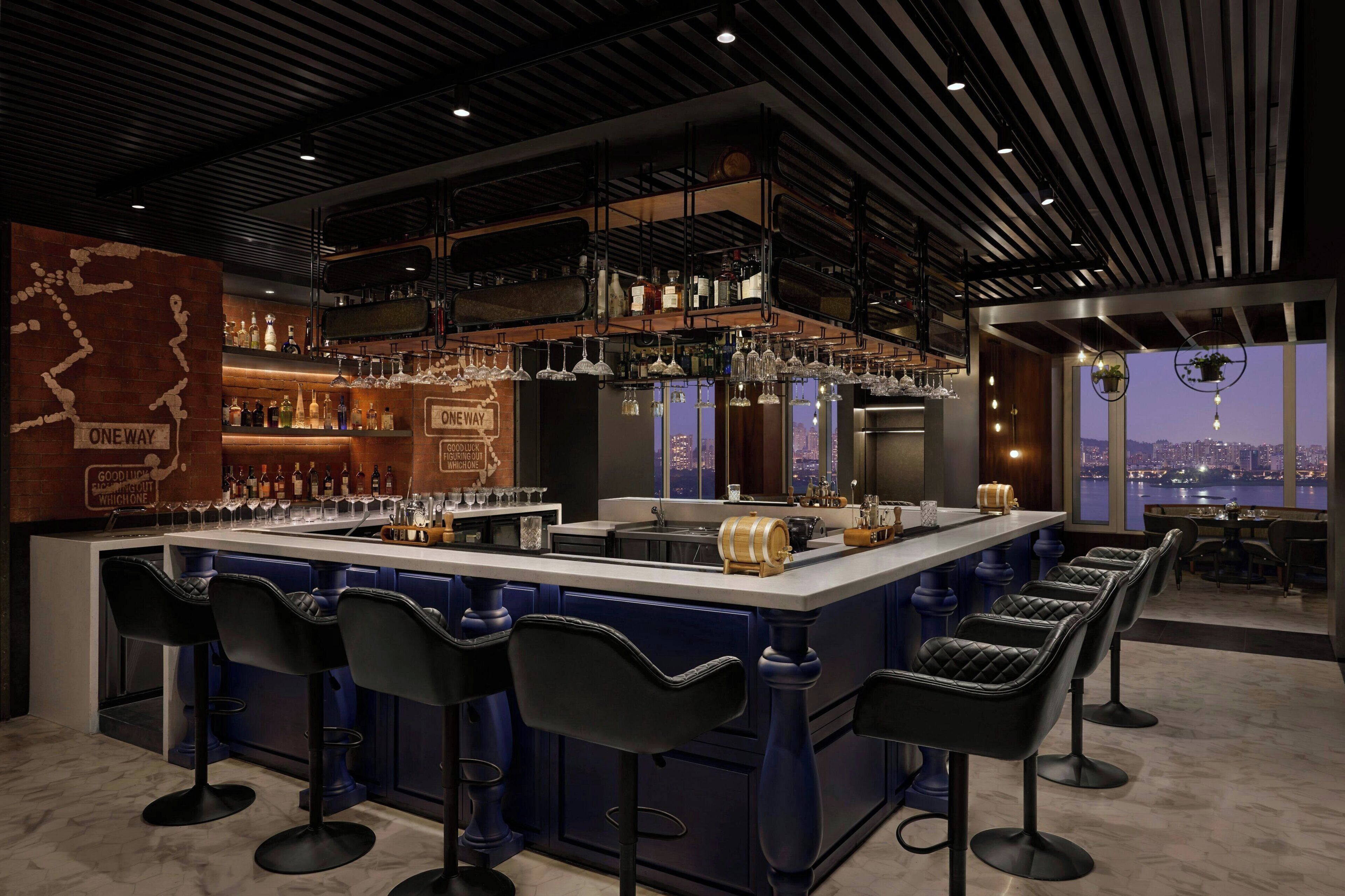 Bar (trong khuôn viên)