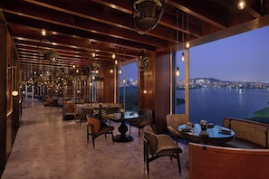 3 restaurants, breakfast, lunch, dinner served; Asian cuisine