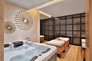 Couples treatment rooms, hot tub, steam room, body treatments