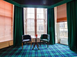 Escritorio, tabla de planchar con plancha y cunas gratuitas 