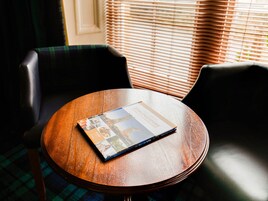 Escritorio, tabla de planchar con plancha y cunas gratuitas 