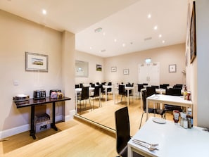 每日供應歐陸早餐 (每人 GBP4)