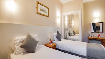 Escritorio, tabla de planchar con plancha y cunas gratuitas