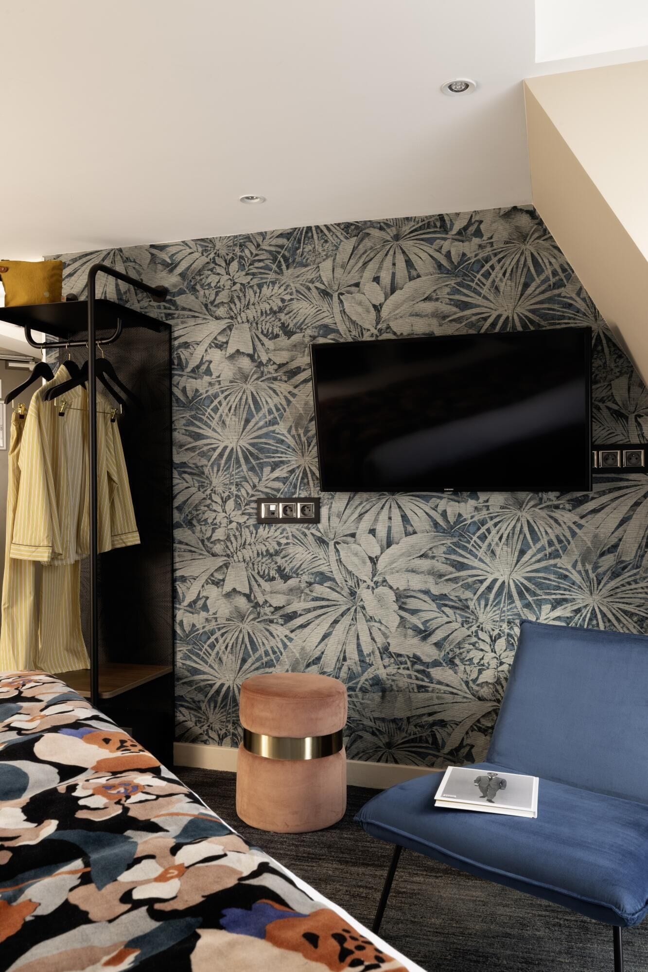 prestige room | in-room safe, desk, blackout curtains, soundproofing