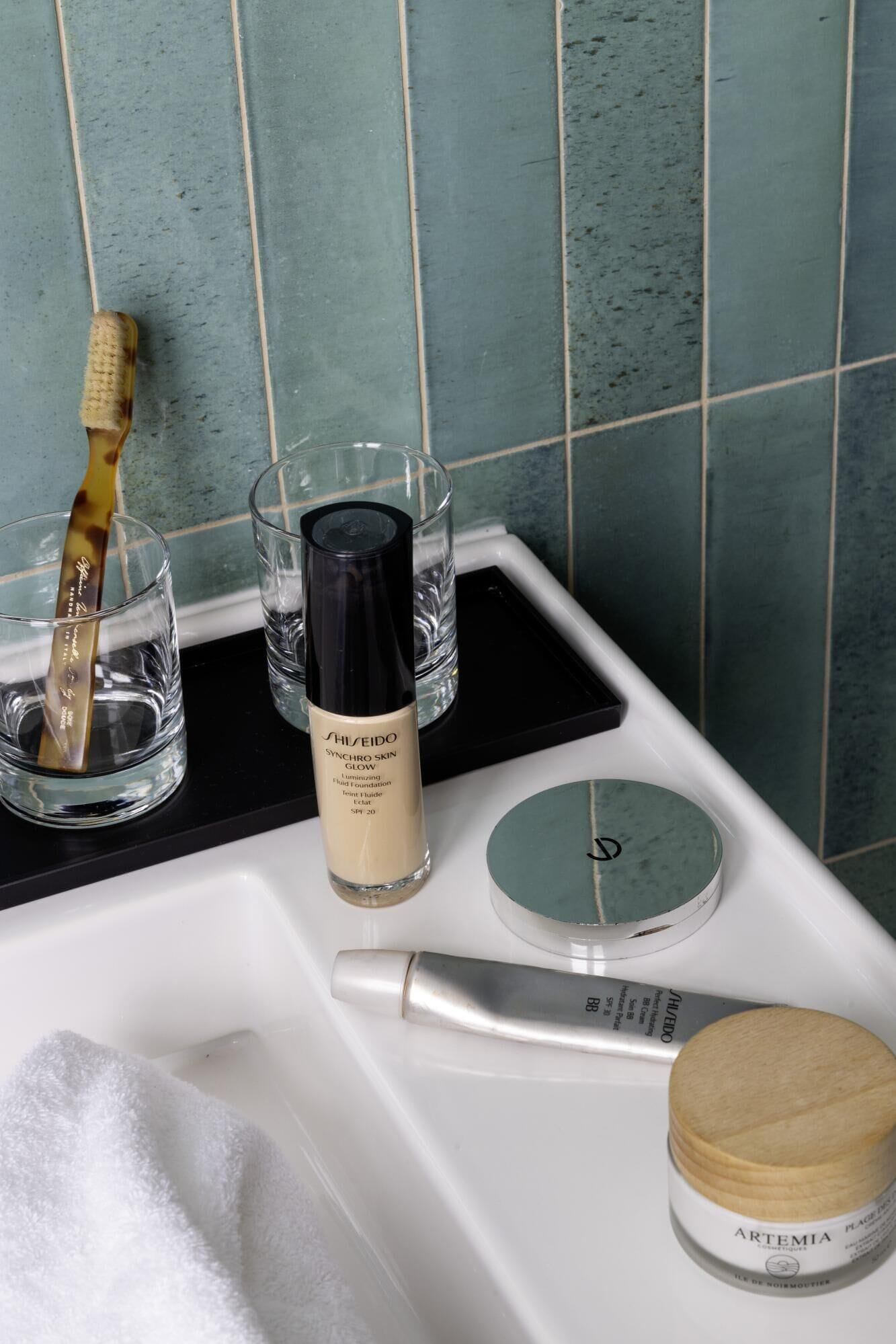 classic room | bathroom | shower, free toiletries, hair dryer, slippers