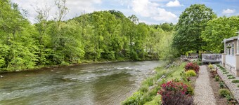 Best Western Plus River Escape Inn & Suites