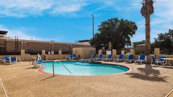 Außenpool, Liegestühle