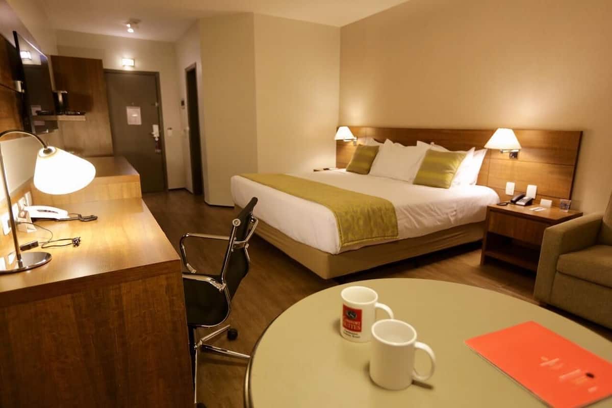 Minibar, escritorio, cunas gratuitas y wifi gratis