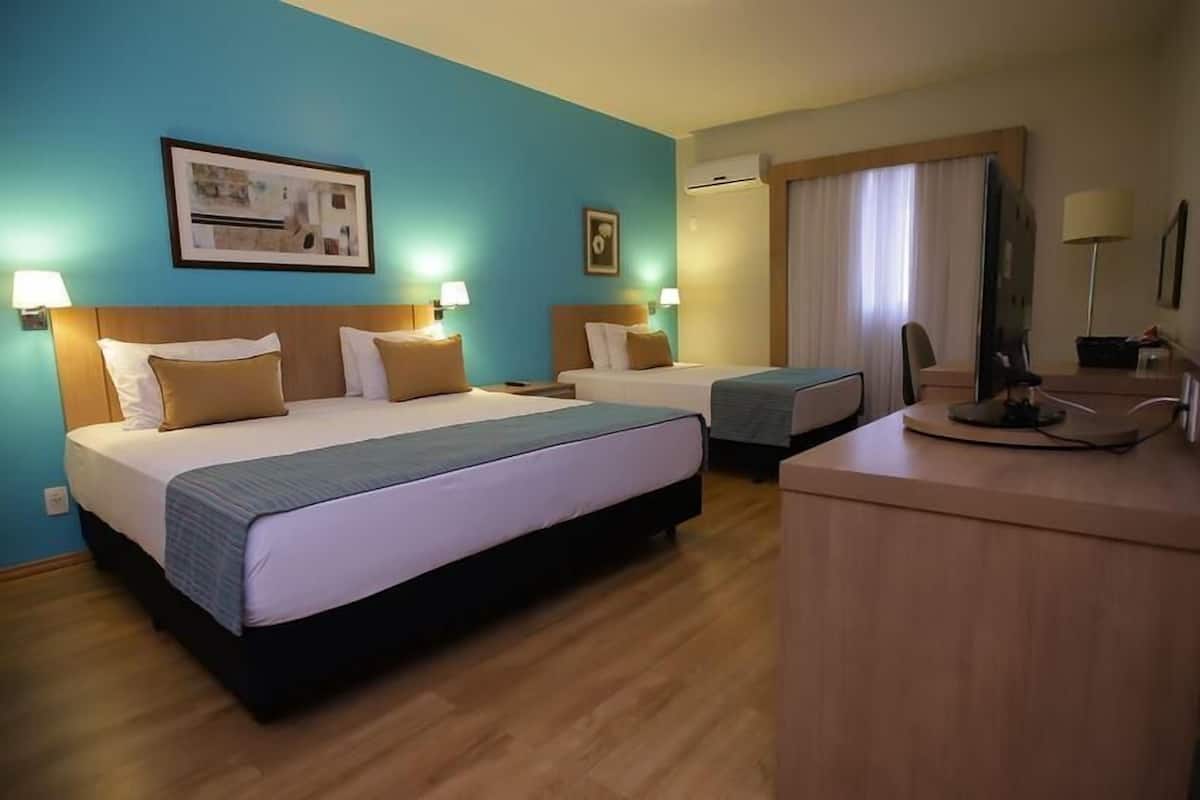 Minibar, escritorio, cunas gratuitas y wifi gratis