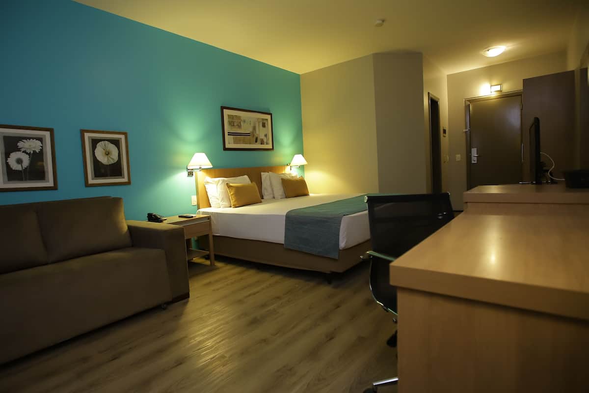 Minibar, escritorio, cunas gratuitas y wifi gratis