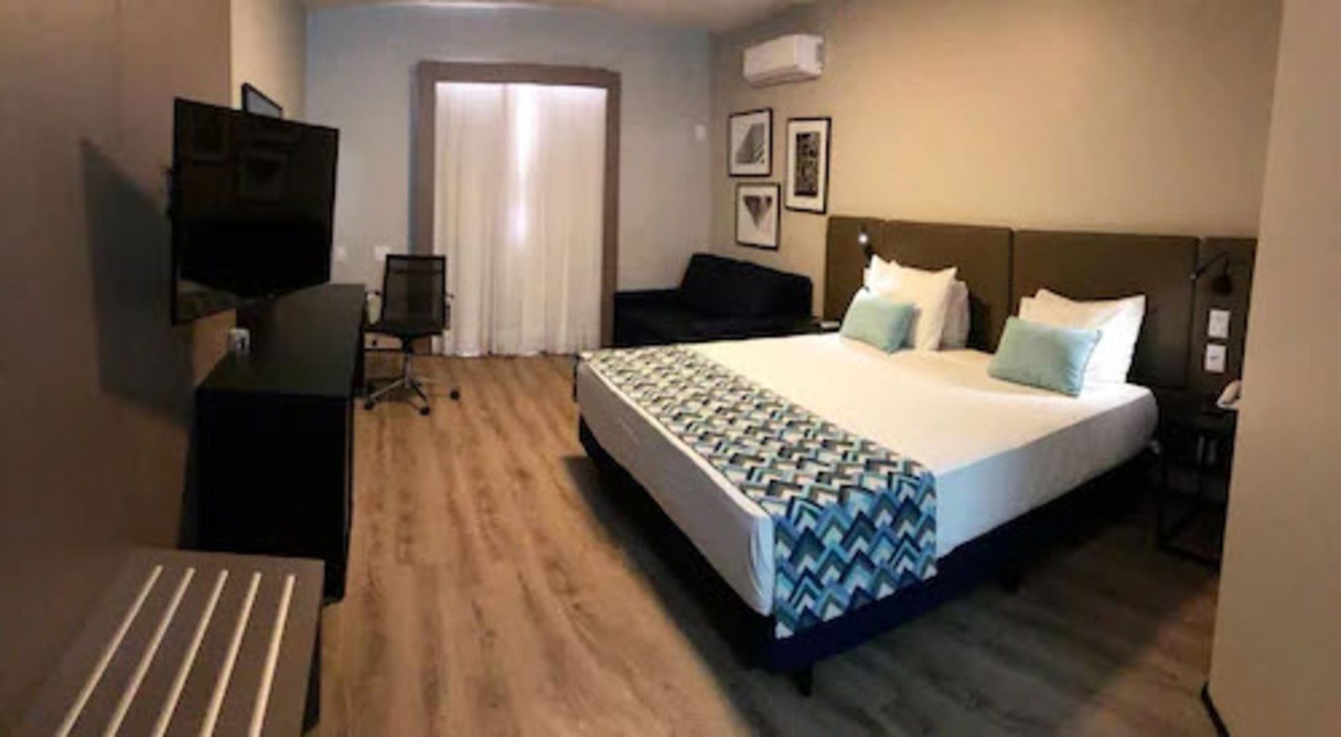 Minibar, desk, free WiFi, bed sheets
