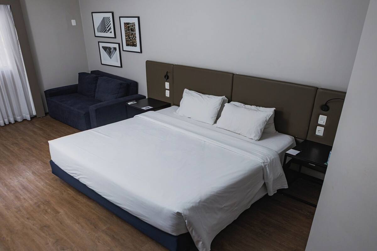 Deluxe Double Room | Minibar, desk, WiFi (free), bed sheets