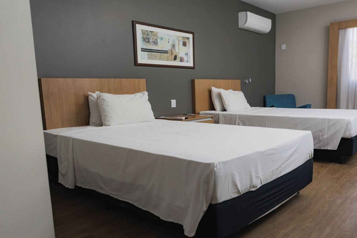 Superior Twin Room | Minibar, desk, WiFi (free), bed sheets