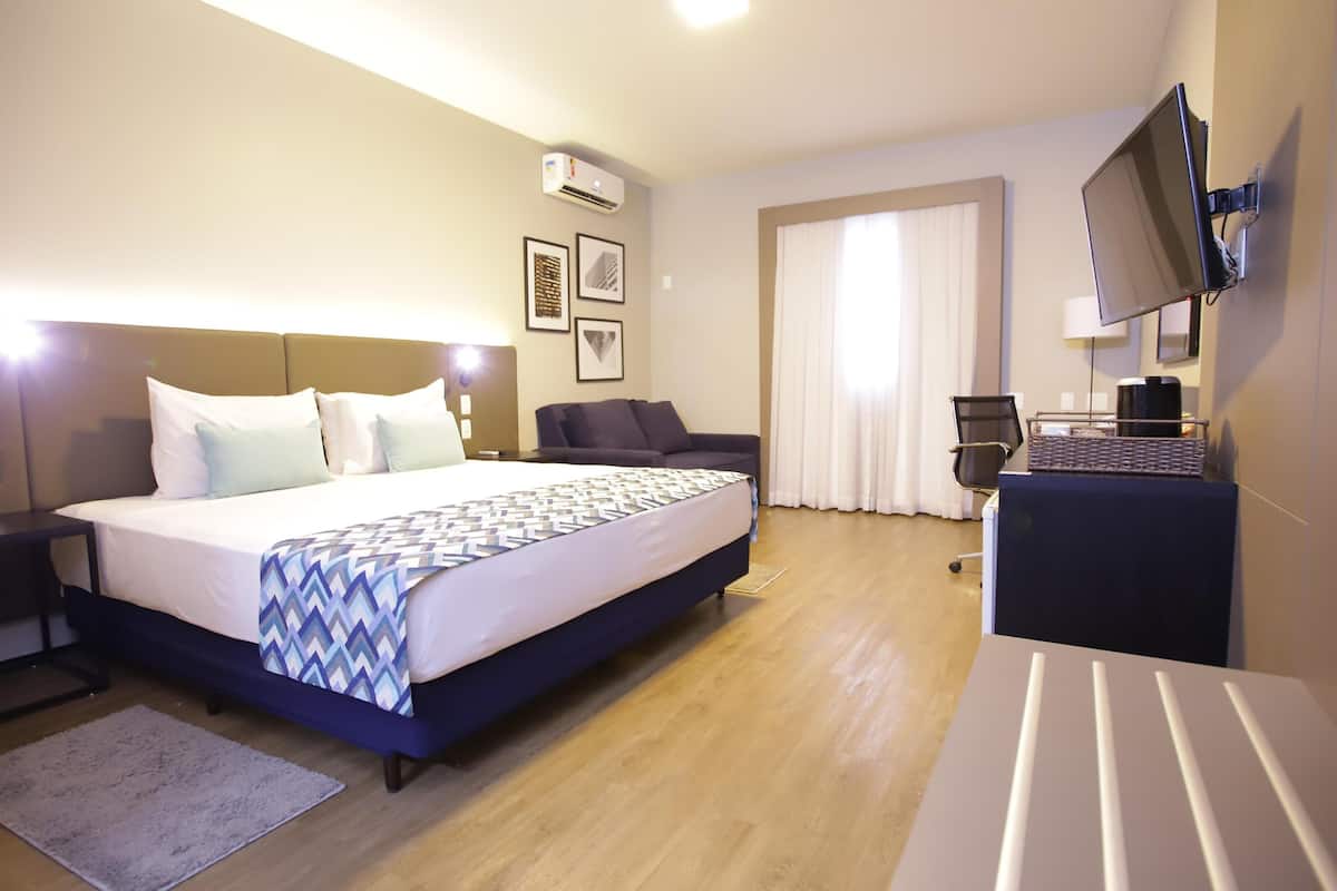 Minibar, escritorio, cunas gratuitas y wifi gratis