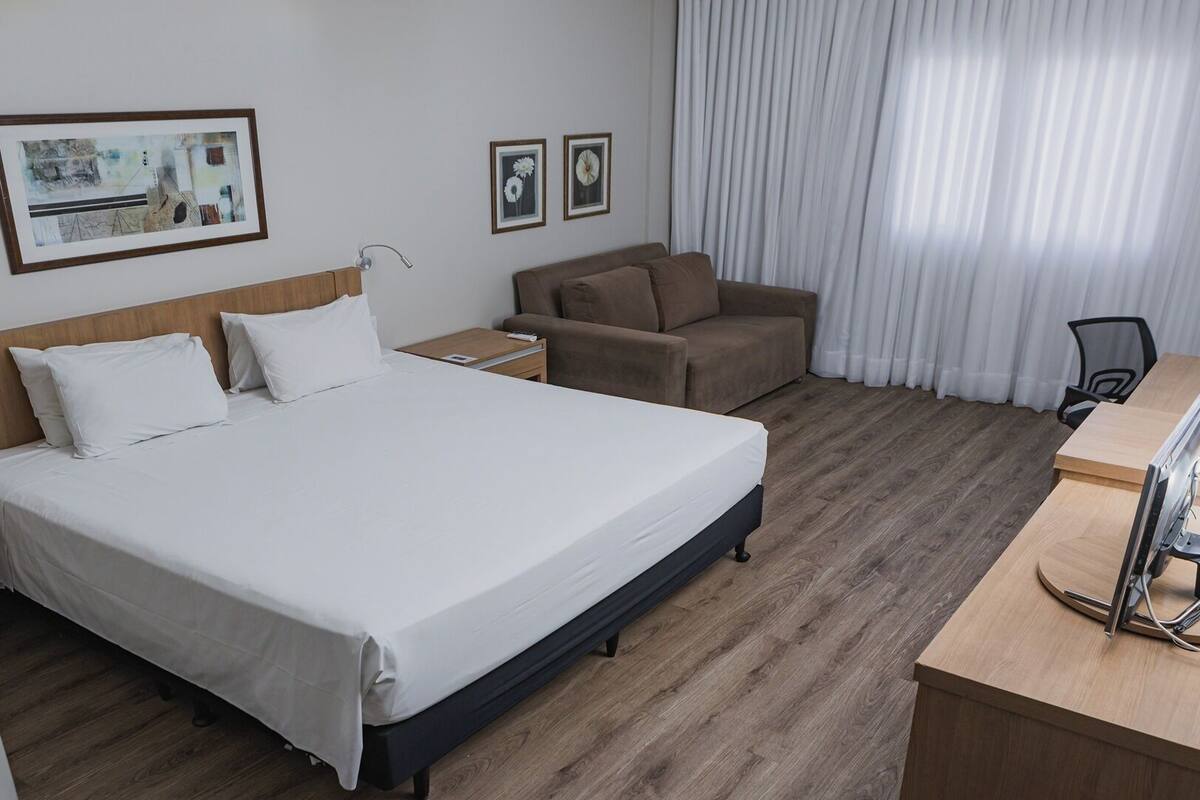 Superior Double Room | Minibar, desk, WiFi (free), bed sheets