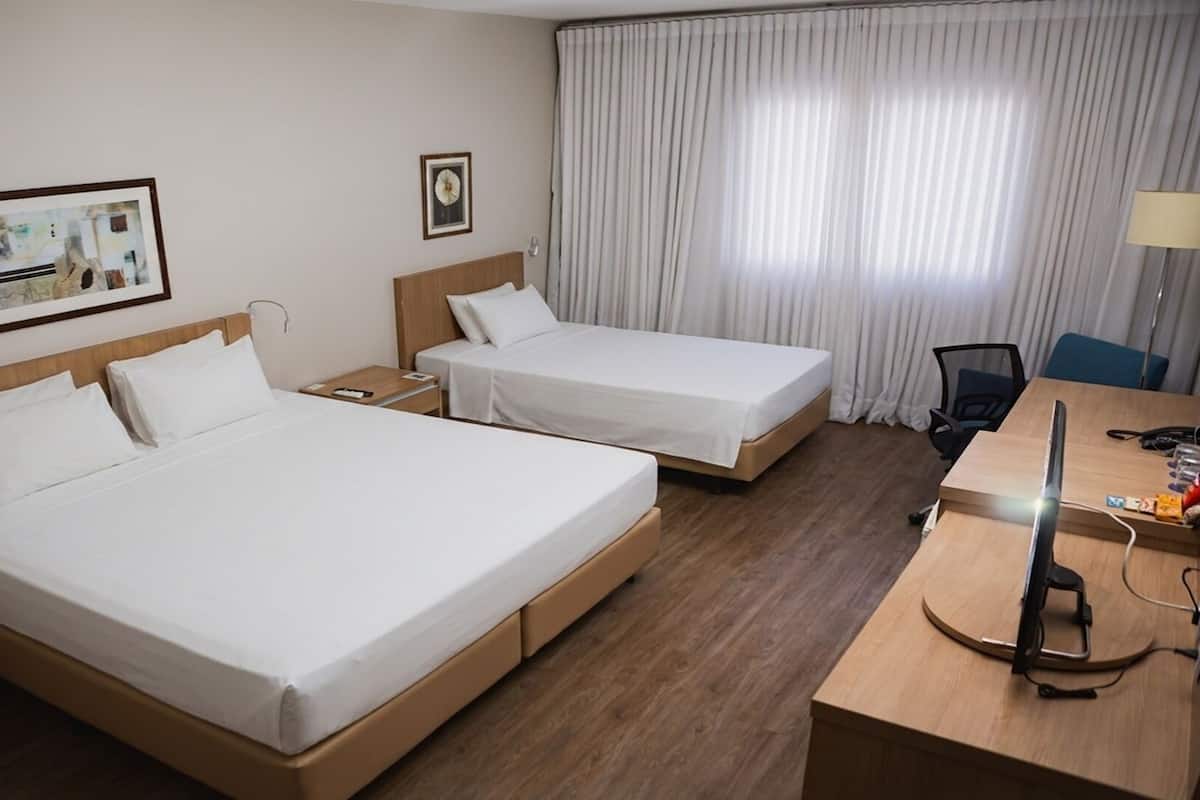 Family Room | Minibar, desk, free WiFi, bed sheets