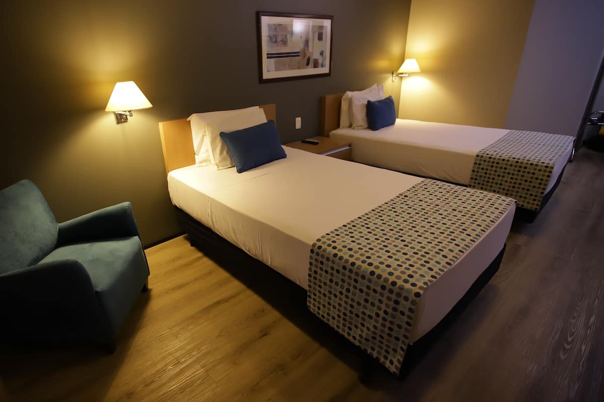Minibar, escritorio, cunas gratuitas y wifi gratis