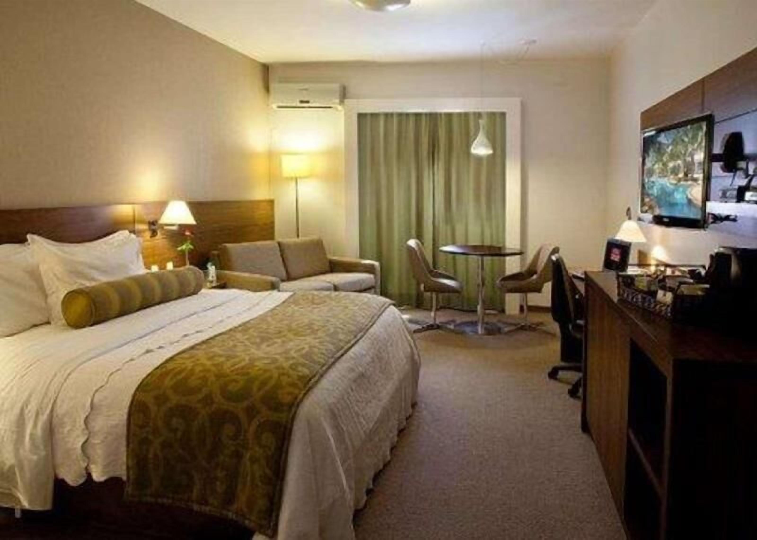 Minibar, desk, free WiFi, bed sheets