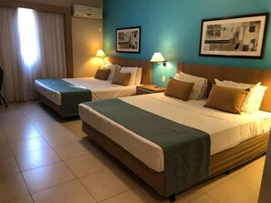 Familierom | Minibar, skrivebord, wi-fi (inkludert) og sengetøy