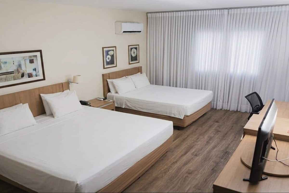Family Room | Minibar, desk, free WiFi, bed sheets