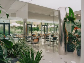 Dagelijks ontbijtbuffet (CZK 740 per persoon)