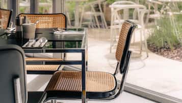 Daily buffet breakfast (CZK 740 per person)