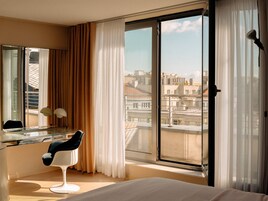 デラックス ルーム バルコニー | エジプト綿のシーツ、高級寝具、羽毛の掛け布団、セレクト コンフォート製ベッド