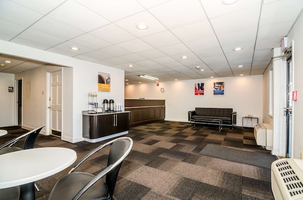 Lobby sitting area - Motel 6 Newark, DE (Newark)