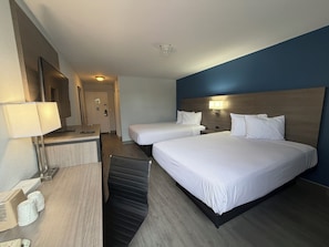 Habitación estándar, 2 camas matrimoniales, para no fumadores | Cortinas blackout, wifi gratis y ropa de cama