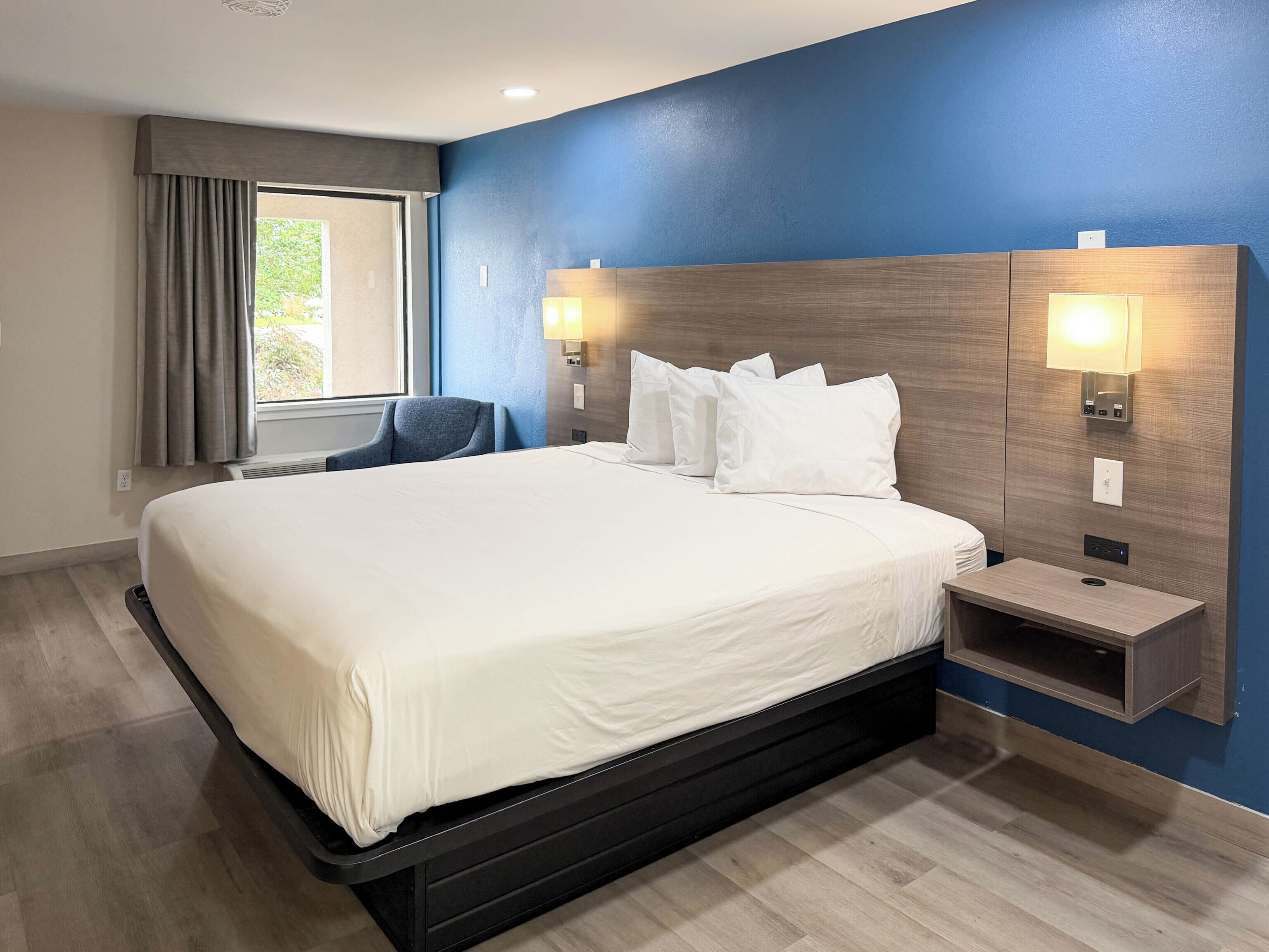 Blackout curtains, free WiFi, bed sheets
