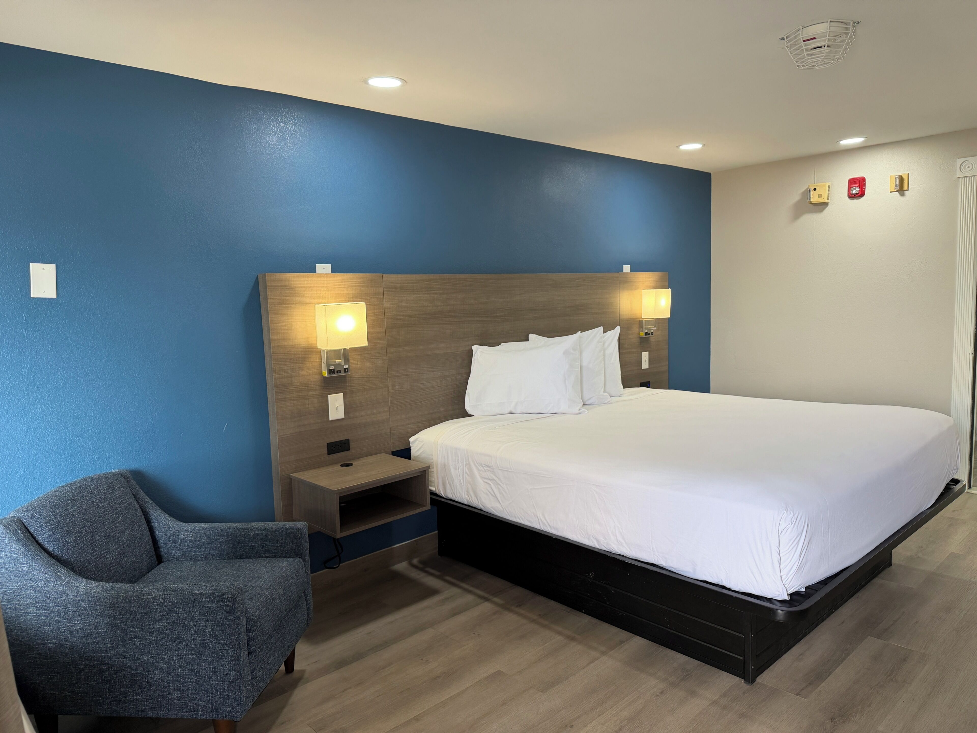 Blackout curtains, free WiFi, bed sheets