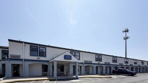 Free self-parking - Motel 6 Newark, DE (Newark)