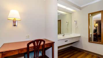 Bañera con ducha, toallas